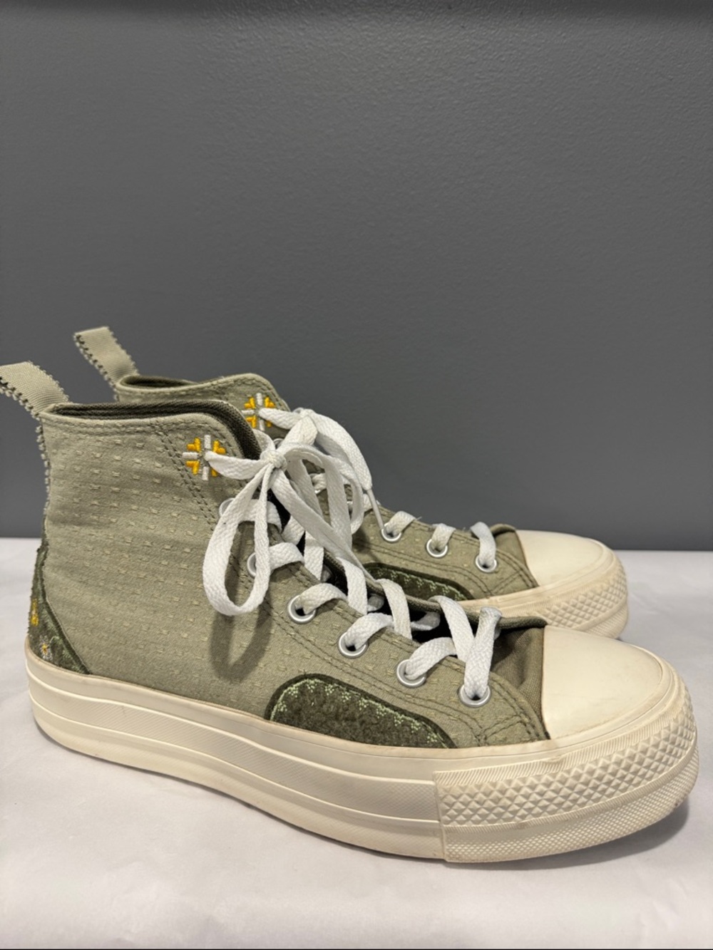 Converse Chuck Taylor Platform Hi Top Shoes in Sage Green Women’s Size 9 Men’s 7